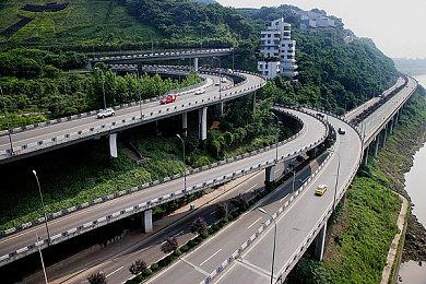 在扩展的游戏预告片首次深入《暗邪西部》荒蛮世界